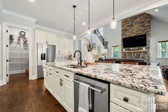 4306 Rolling Acres Road, Charlotte, NC 28213