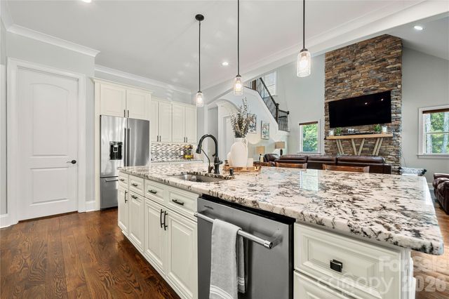 4306 Rolling Acres Road, Charlotte, NC 28213