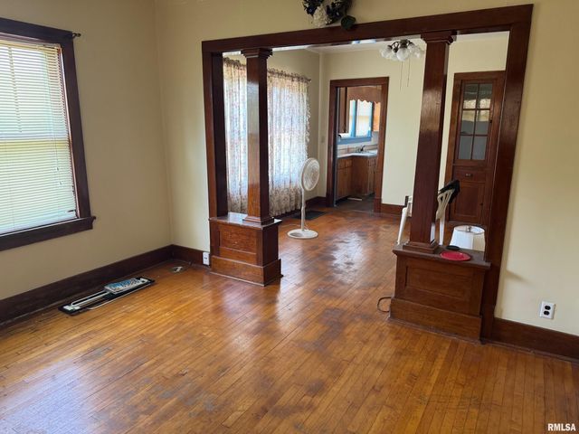 1117 E ASH Street, Springfield, IL 62703