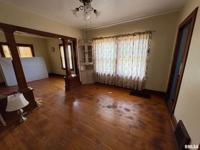 1117 E ASH Street, Springfield, IL 62703