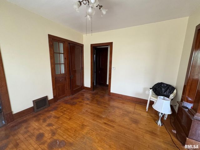 1117 E ASH Street, Springfield, IL 62703