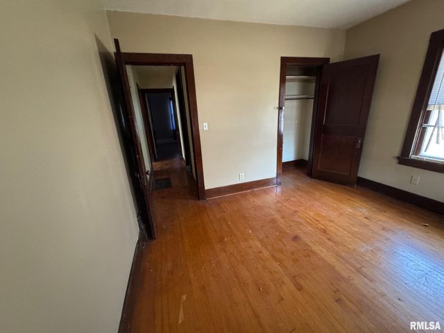 1117 E ASH Street, Springfield, IL 62703