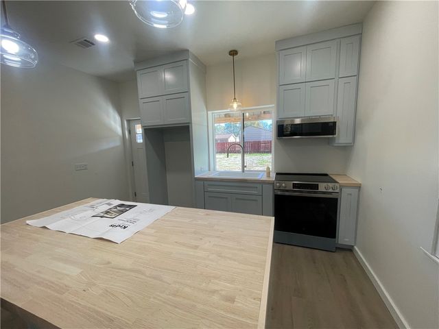 1104 N Jackson Street, Clarksville, AR 72830