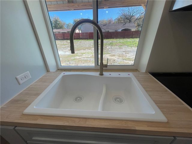 1104 N Jackson Street, Clarksville, AR 72830