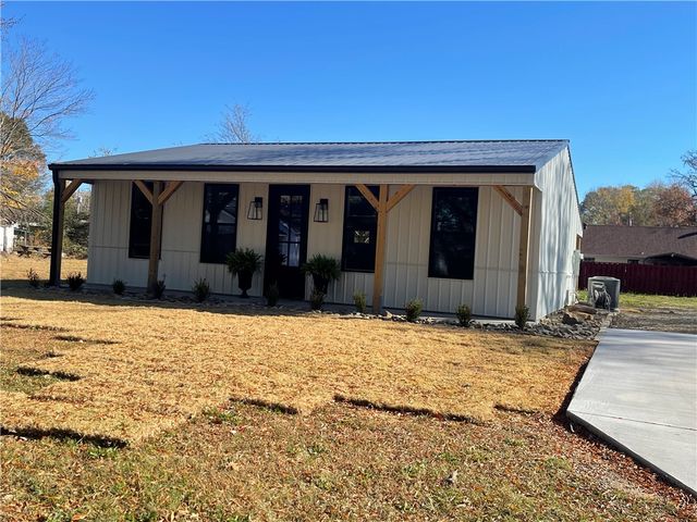 1104 N Jackson Street, Clarksville, AR 72830
