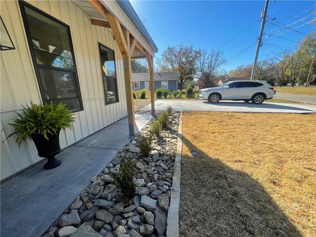 1104 N Jackson Street, Clarksville, AR 72830