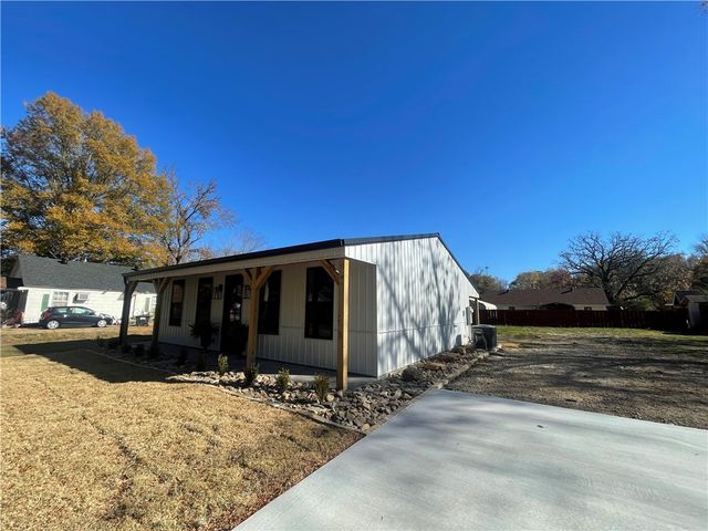 1104 N Jackson Street, Clarksville, AR 72830