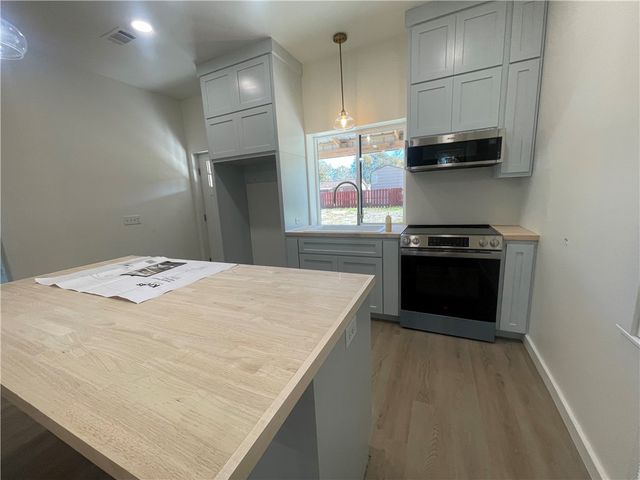 1104 N Jackson Street, Clarksville, AR 72830