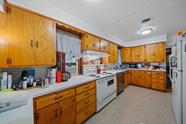 656 West Street, Redding, CA 96001