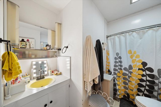 656 West Street, Redding, CA 96001