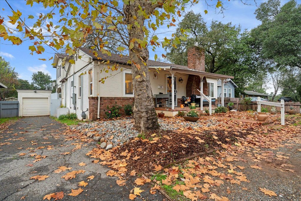 656 West Street, Redding, CA 96001