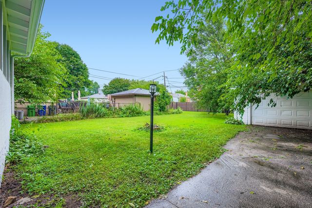 9813 S LAWNDALE Avenue, Evergreen Park, IL 60805