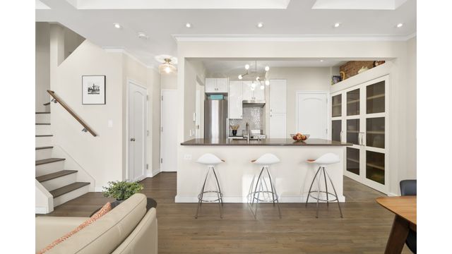 450 W 23RD Street E, New York City, NY 10011