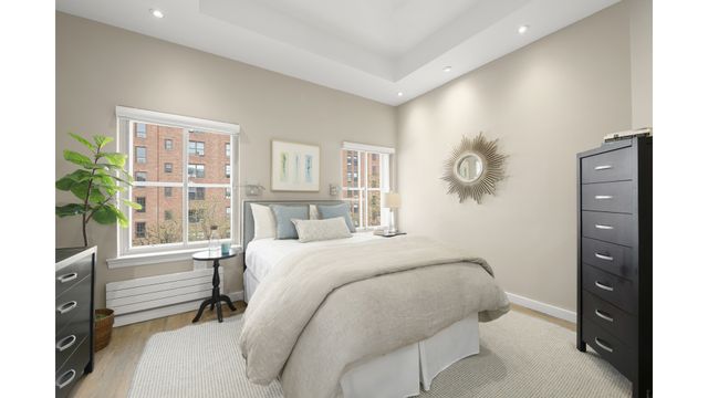 450 W 23RD Street E, New York City, NY 10011