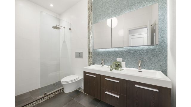 450 W 23RD Street E, New York City, NY 10011