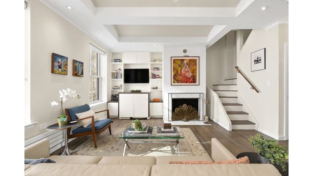 450 W 23RD Street E, New York City, NY 10011