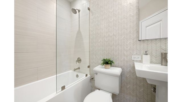 450 W 23RD Street E, New York City, NY 10011