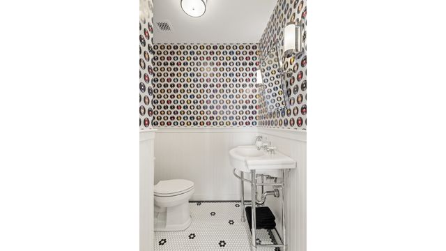 450 W 23RD Street E, New York City, NY 10011