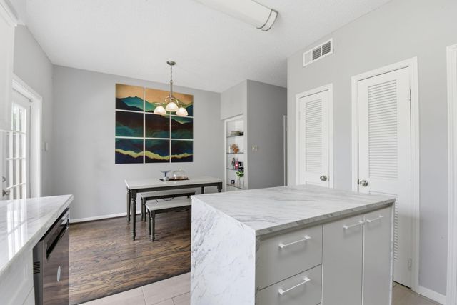 1011 Fountain View Drive, Houston, TX 77057