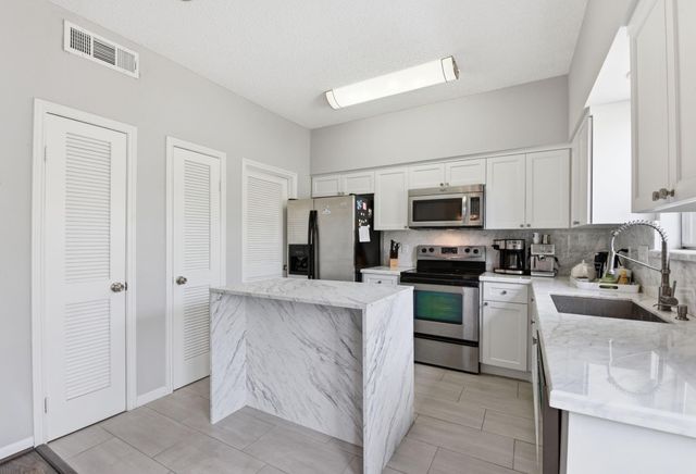 1011 Fountain View Drive, Houston, TX 77057