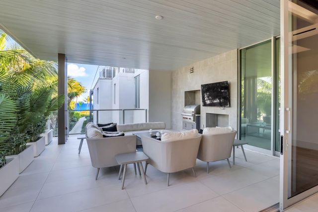 1901 S Ocean Boulevard 9, Delray Beach, FL 33483