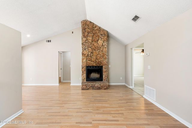 8234 DAISY Lane N, Jacksonville, FL 32244