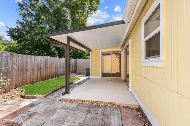 8234 DAISY Lane N, Jacksonville, FL 32244