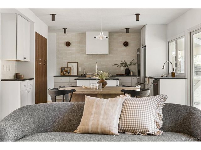 7290 S Cook Cir, Centennial, CO 80122