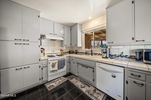 10872 Peach Avenue, Hesperia, CA 92345