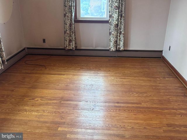 1429 COUNTY LINE RD, Huntingdon Valley, PA 19006