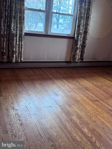 1429 COUNTY LINE RD, Huntingdon Valley, PA 19006