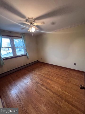 1429 COUNTY LINE RD, Huntingdon Valley, PA 19006