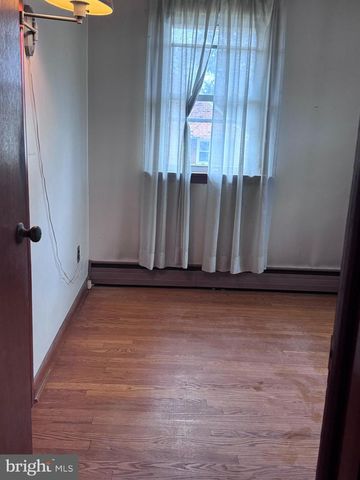 1429 COUNTY LINE RD, Huntingdon Valley, PA 19006