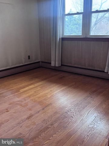 1429 COUNTY LINE RD, Huntingdon Valley, PA 19006