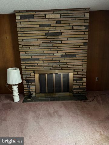 1429 COUNTY LINE RD, Huntingdon Valley, PA 19006