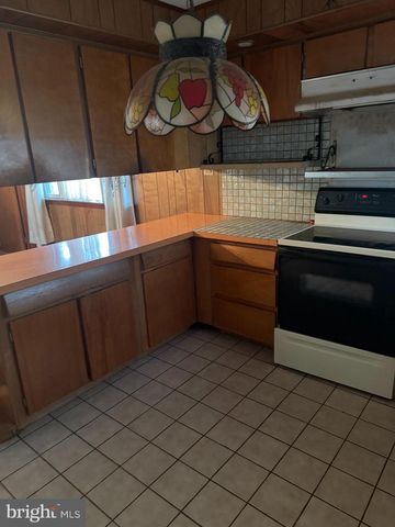 1429 COUNTY LINE RD, Huntingdon Valley, PA 19006