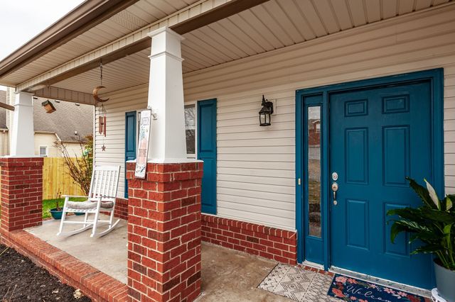 422 W Winterberry Trl, White House, TN 37188