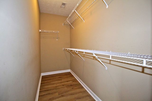 422 W Winterberry Trl, White House, TN 37188