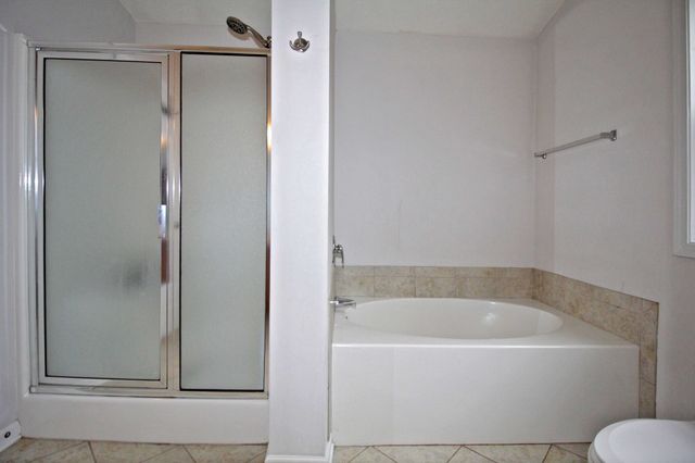 422 W Winterberry Trl, White House, TN 37188