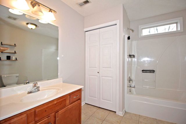 422 W Winterberry Trl, White House, TN 37188