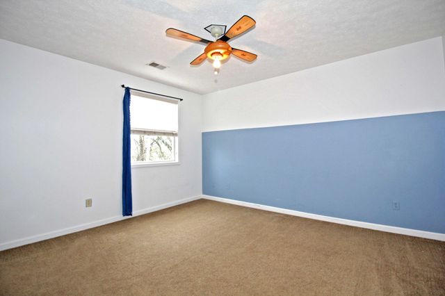 422 W Winterberry Trl, White House, TN 37188