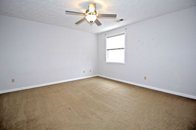 422 W Winterberry Trl, White House, TN 37188