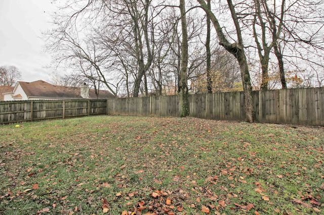 422 W Winterberry Trl, White House, TN 37188