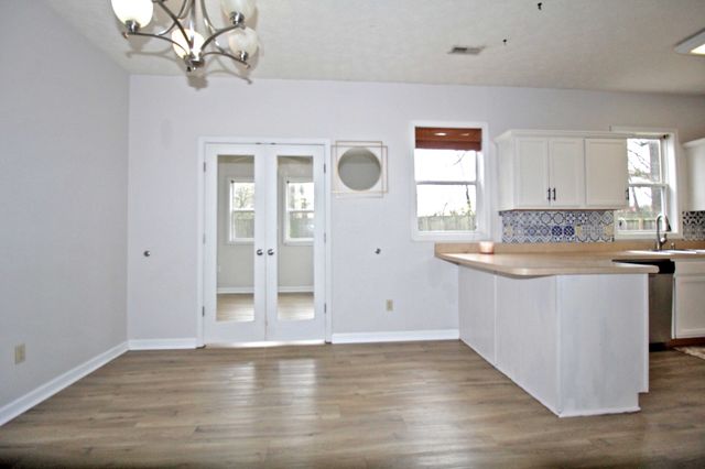 422 W Winterberry Trl, White House, TN 37188