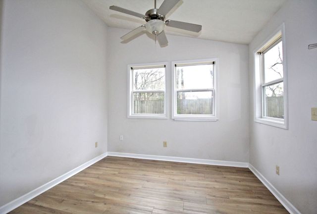 422 W Winterberry Trl, White House, TN 37188