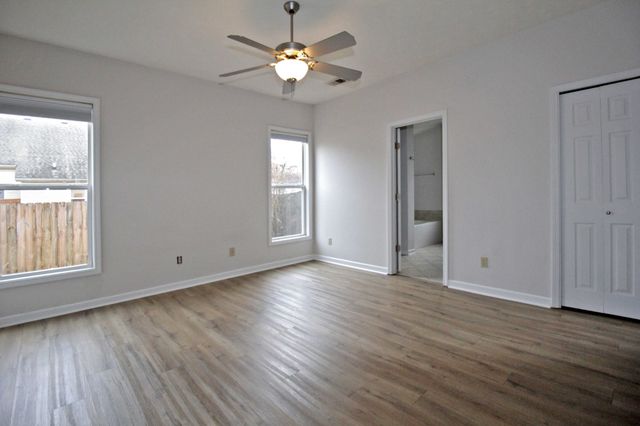 422 W Winterberry Trl, White House, TN 37188