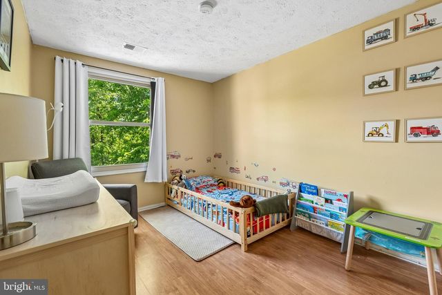 34 HELMSMAN CT, Essex, MD 21221