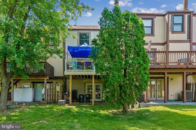 34 HELMSMAN CT, Essex, MD 21221
