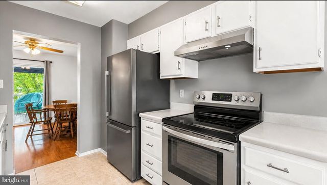 34 HELMSMAN CT, Essex, MD 21221