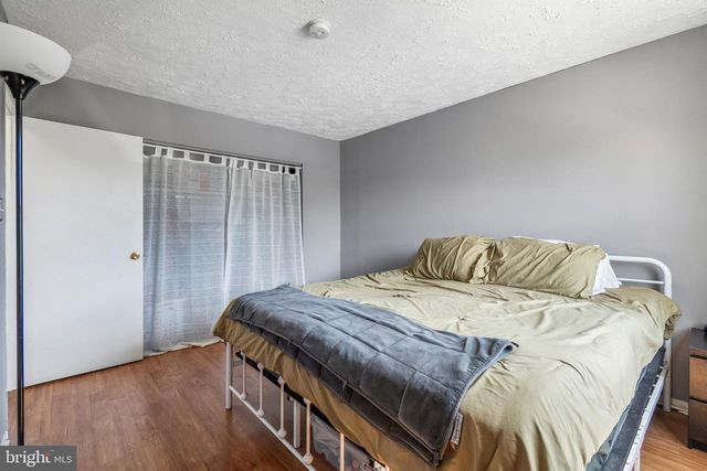 34 HELMSMAN CT, Essex, MD 21221